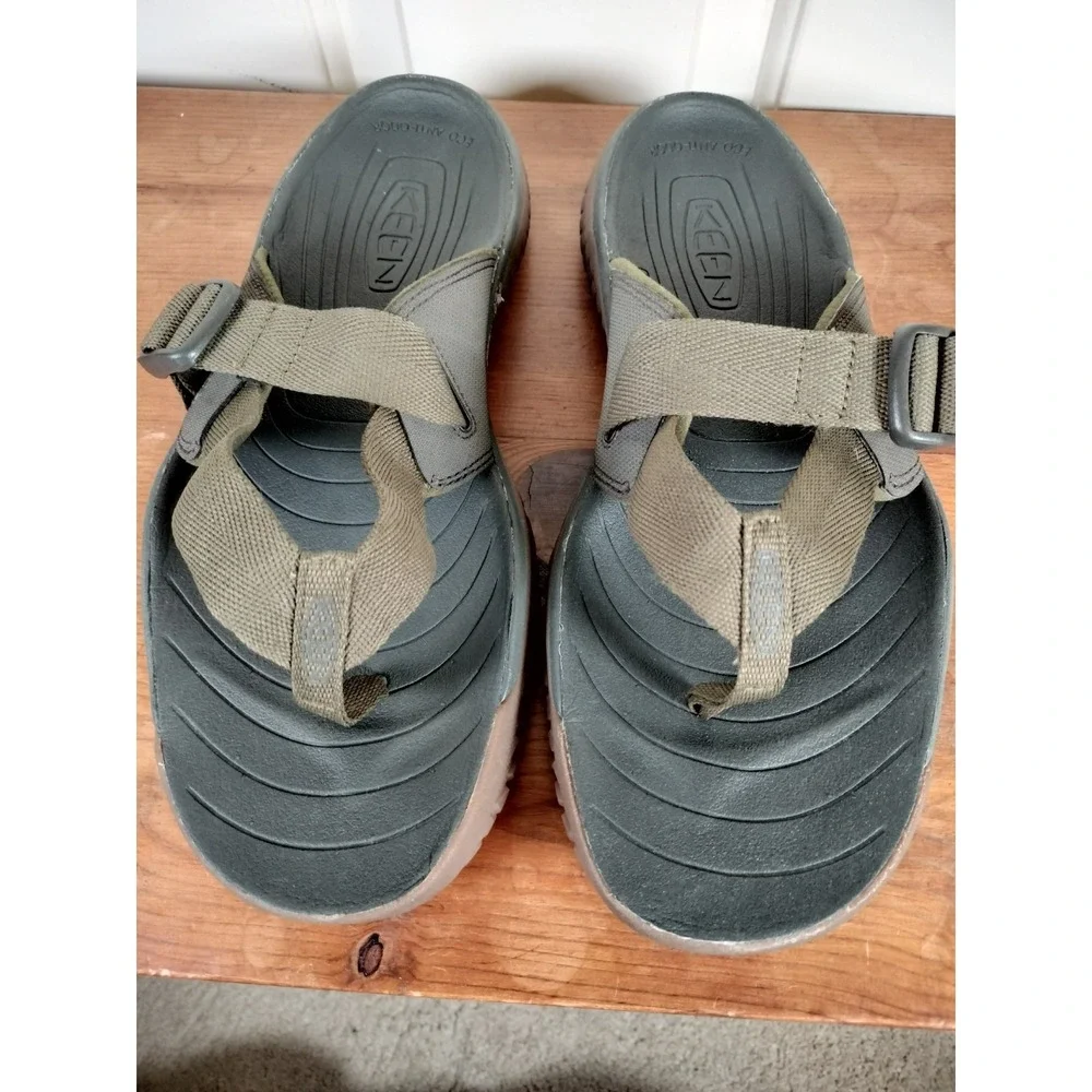 KEEN Solr Toe Post Sandals Mens 12 Dark Olive Green Flip Flops Water Shoes 10225